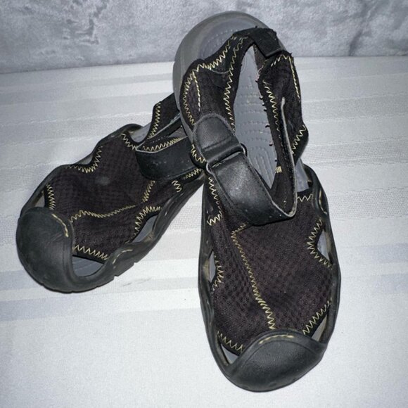 CROCS SWIFTWATER JUNIORS 3J MESH DECK SANDALS BLACK CASUAL men’s 7 women’s 9 GUC - Picture 1 of 6